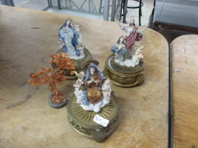 Figurines Image 1++